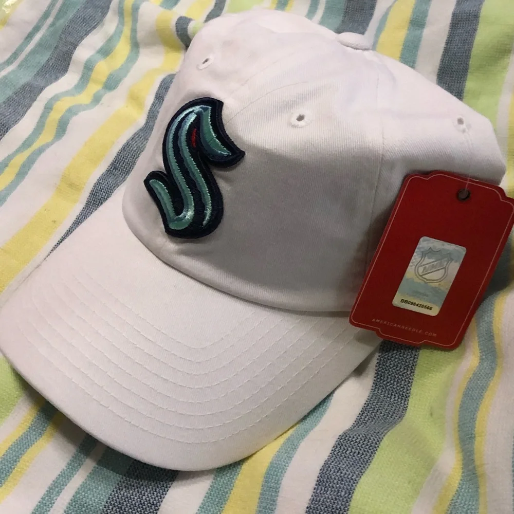 🆕 NHL Seattle Kraken White Adjustable Cap 719